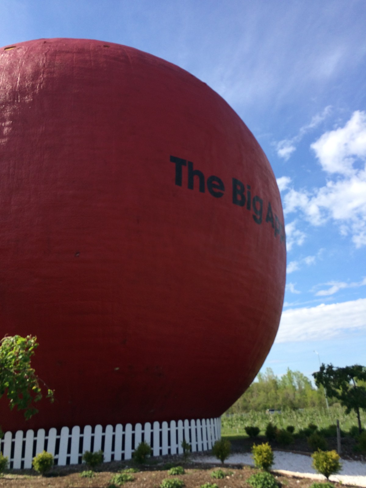 We went inside a Big Red Apple and lived to talk (write) about&nbsp;it